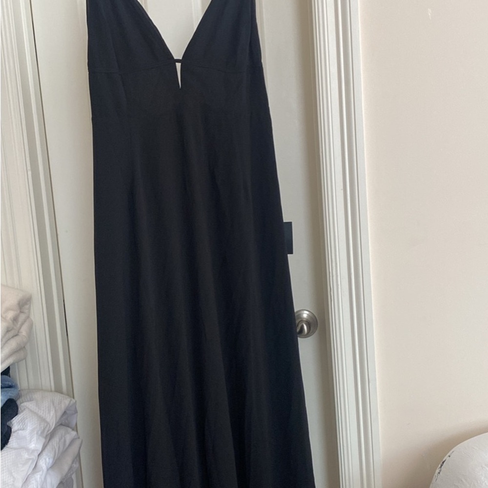 Lulu's Black Backless V-Neck Maxi Dress